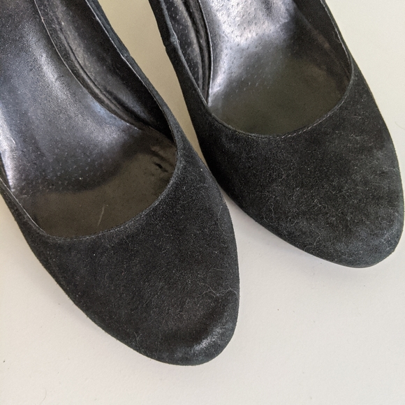 Black suede heeled round toe pumps size 9 - Picture 6 of 7